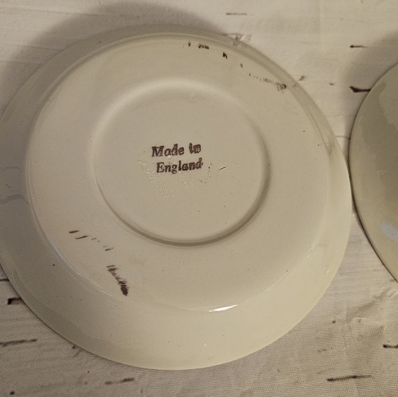 Vintage Set of Two Small London Plates - Picture 3 of 5